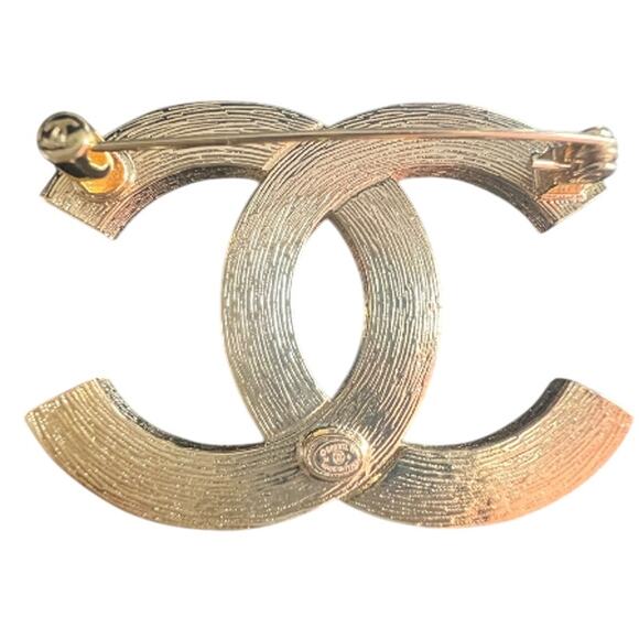Chanel Brushed Gold and Baguette Crystal Brooch Spring/Summer 2024 (CCXX009) - Picture 3 of 5